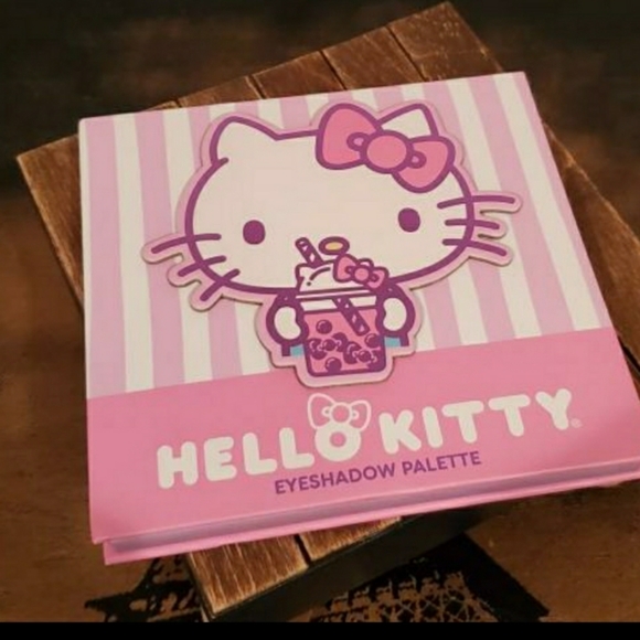 Hello Kitty Other - Hello Kitty L.E. Bubble Tea Eyeshadow Palette